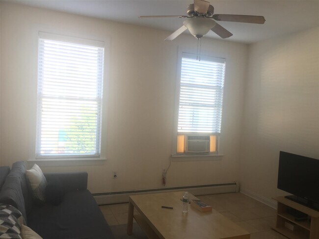 Building Photo - 630 Washington St