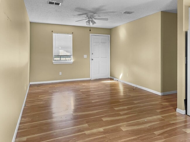 Building Photo - 276 Daffin Pl