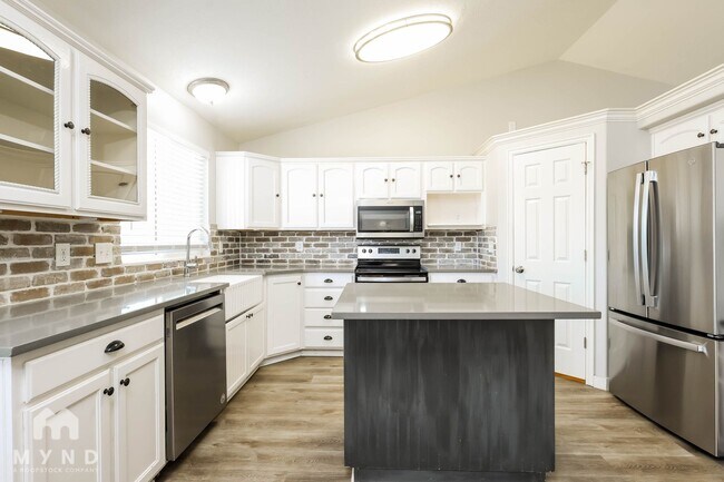 Building Photo - 1652 N 2275 W