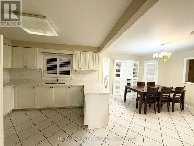 Building Photo - 51 Kimbark Crescent