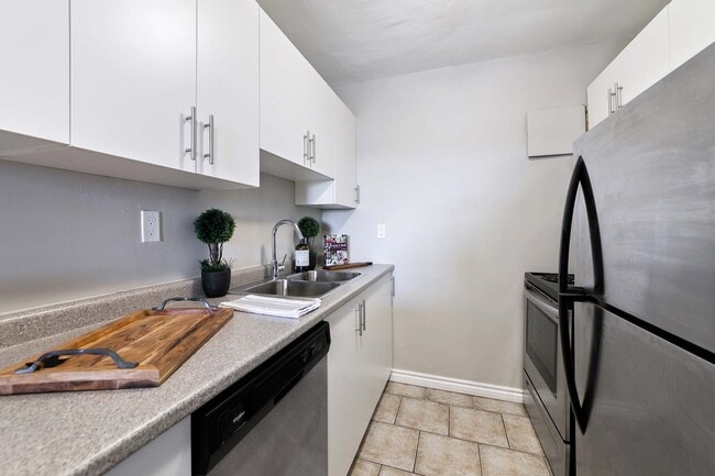 Building Photo - River Ridge Tower Apartments