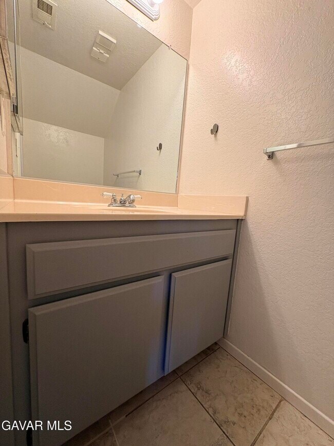 Foto del edificio - 1739 W Ave J15