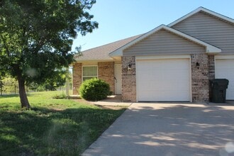 Building Photo - 8410 Cottage Park Dr
