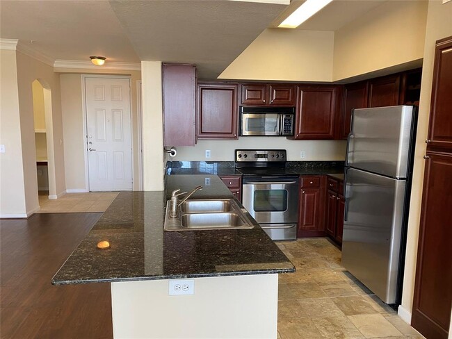 Building Photo - 7575 Kirby Dr