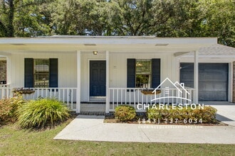 Building Photo - 33 Paddlecreek Ave