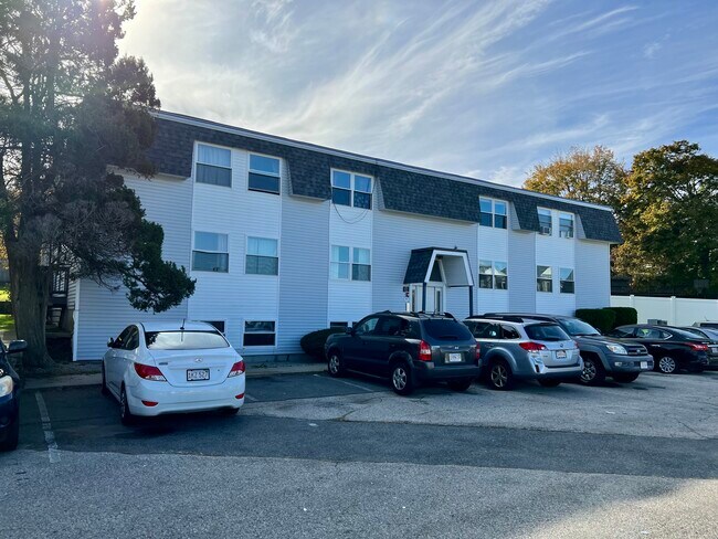 Building Photo - 655 Mt Hope Ave