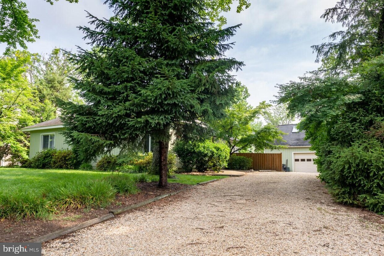 Primary Photo - 2031 Hillside Dr
