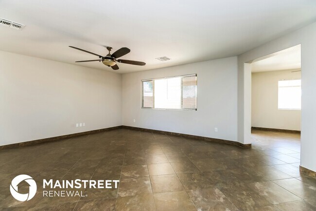 Foto del edificio - 41889 W Sunland Dr