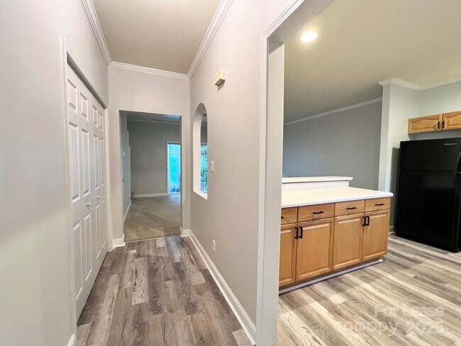 Foto del edificio - 7014 Elm Hill Ct