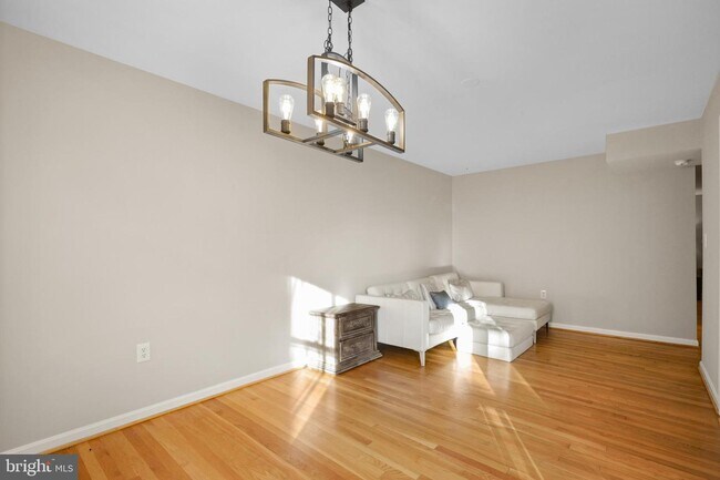 Building Photo - 4202 Roland Ave