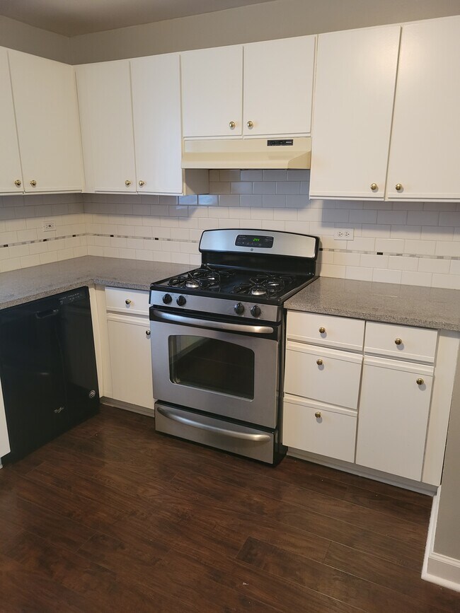 Foto del edificio - 6040 Lake Bluff Dr