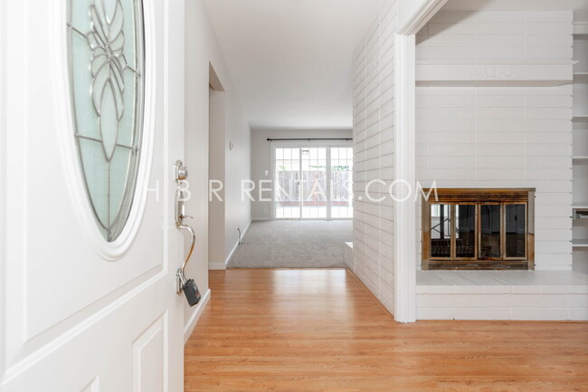 Foto del edificio - Charming Three Bedroom Single Story Liverm...
