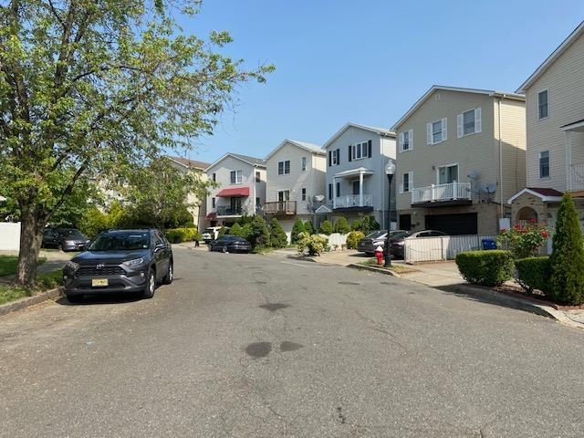 Building Photo - 6 Elm Ct