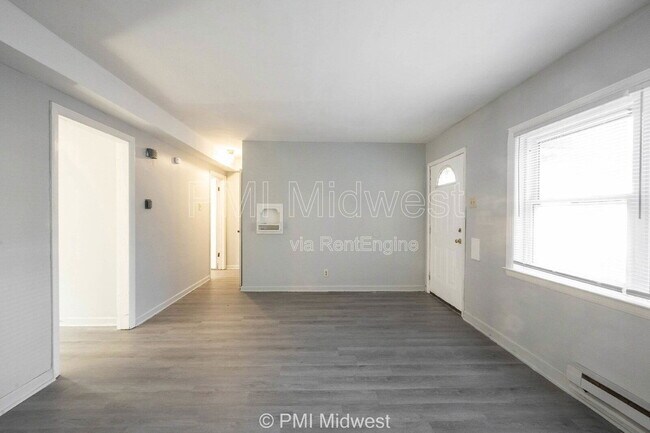 Foto del edificio - 3725 N Sherman Dr