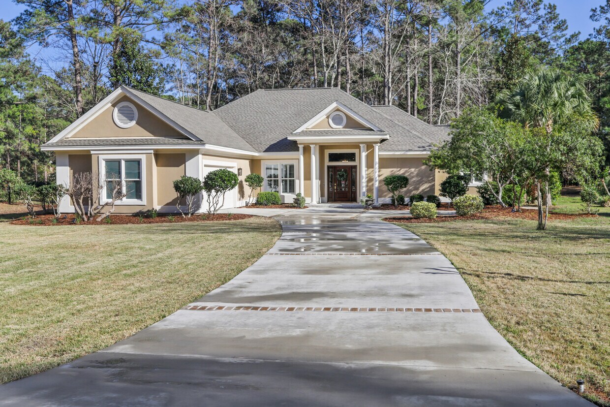 Primary Photo - 9 Fairway Dr