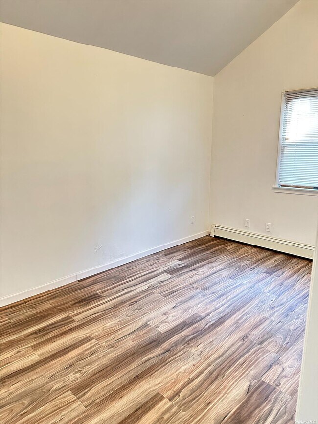 Foto del edificio - 178 Commack Rd