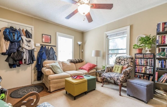 Foto del edificio - 1272 Lyle Pl NW