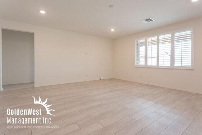 Foto del edificio - Bright & Airy 4 Bdm 2Ba in Quiet Neighborh...