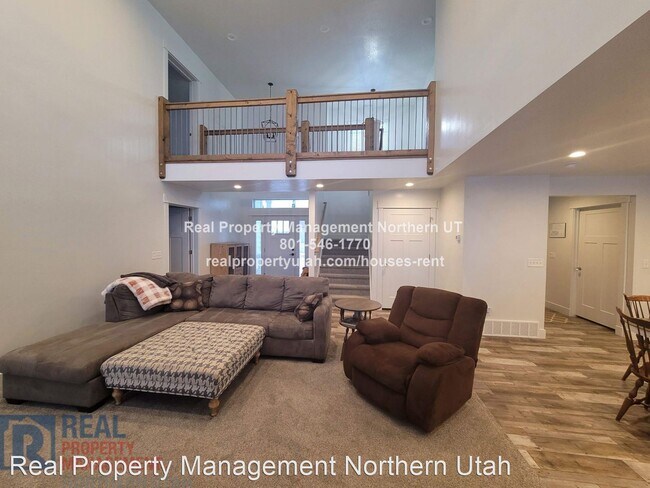 Foto del edificio - 4 br, 2.5 bath House - 5637 S. 6800 W.