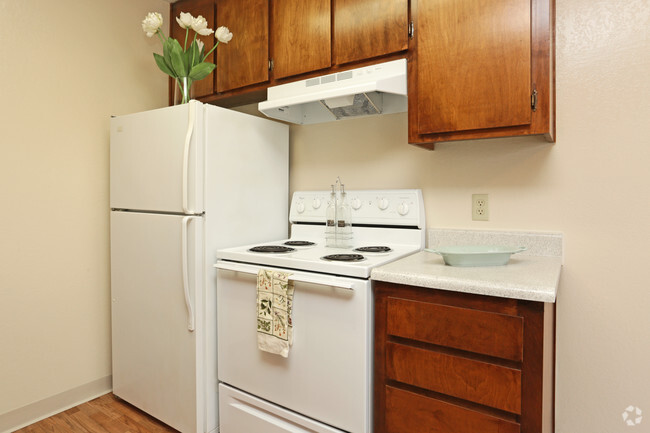 Kitchen - 1 Bedroom - Oasis Apartments