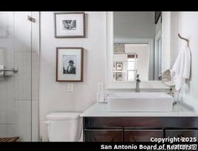 Building Photo - 451 Oak St