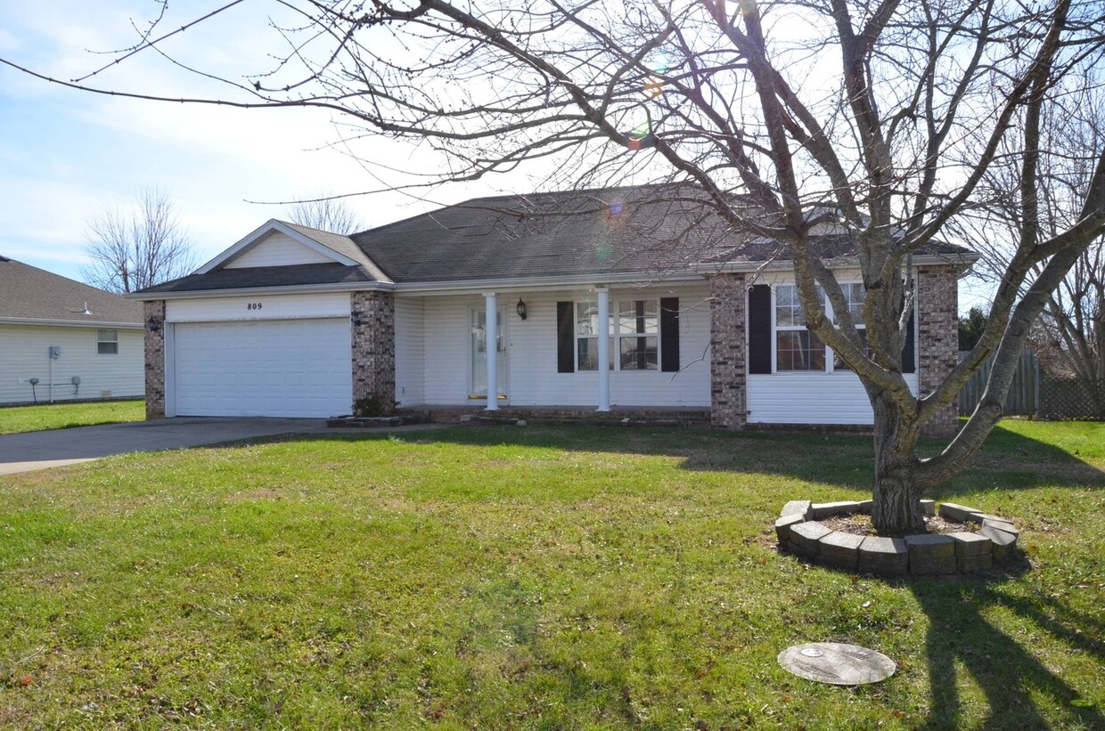 Primary Photo - Nice 3 Bedroom 2 Bath in Strafford! $1150