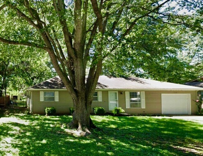 Foto del edificio - 717 Hillcrest Ave