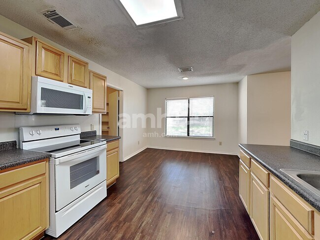 Foto del edificio - 8334 Tavern Pt