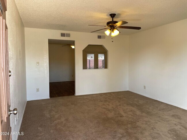 Building Photo - 602 W Wikieup Ln
