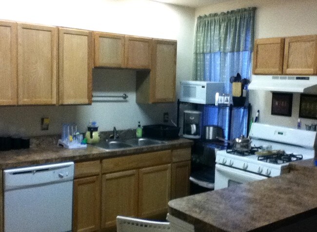 Kitchen Unit 4 - 1024 W 8th St