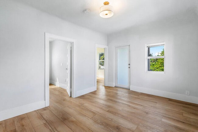 Building Photo - 414 33rd St