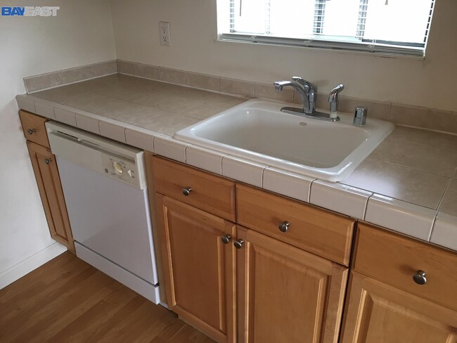 Building Photo - 2313 Peppertree Way