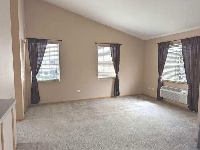 Building Photo - 1631 Silverstone Dr