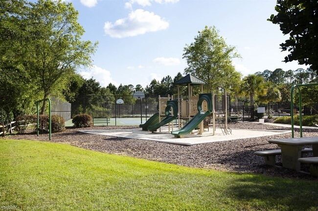 Building Photo - Room for Rent, 1 bath Townhome - 5116 Nort...