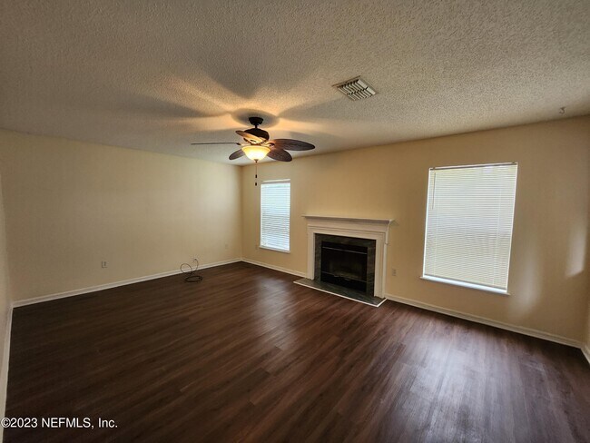 Foto del edificio - 7431 Overland Park Blvd