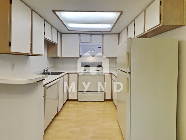 Building Photo - 1408 NE 72nd St Unit 2