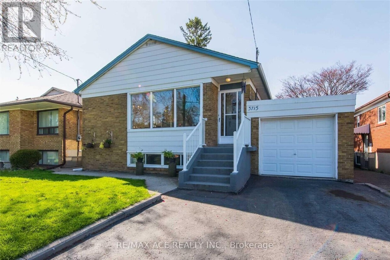 Primary Photo - 3715 St Clair Ave E