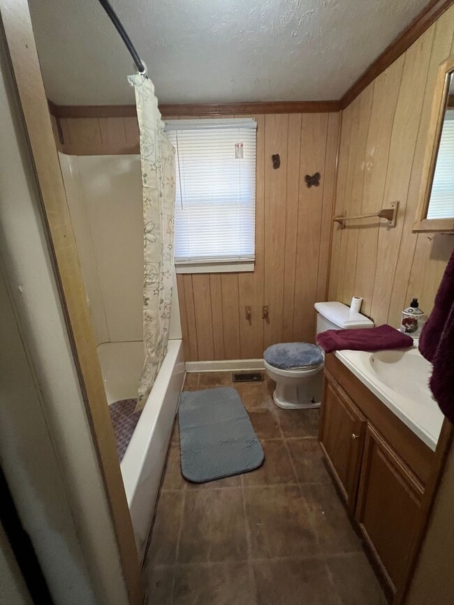 Building Photo - Home located minutes from Dunn, Nice large lot