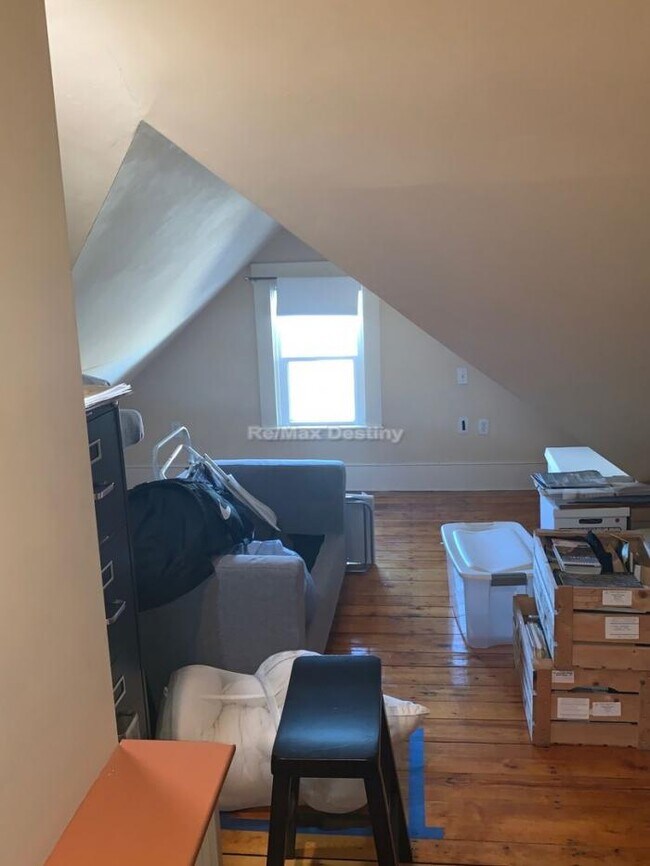 Building Photo - 4 bedroom in Somerville MA 02145