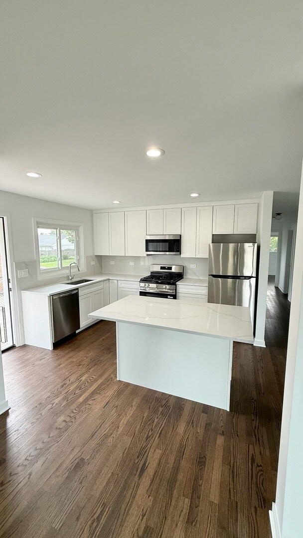 Foto del edificio - 8748 N Olcott Ave