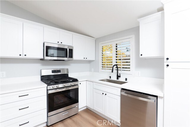 Foto del edificio - 21643 Waite St