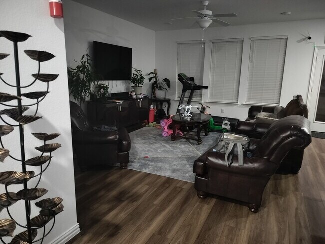 Building Photo - 505 Virginia Way