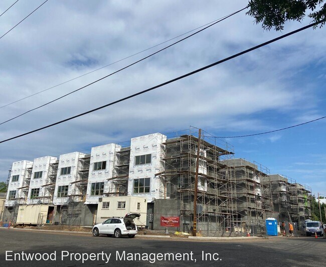 Foto del edificio - 3 br, 3 bath Room For Rent - 632 Cedar St