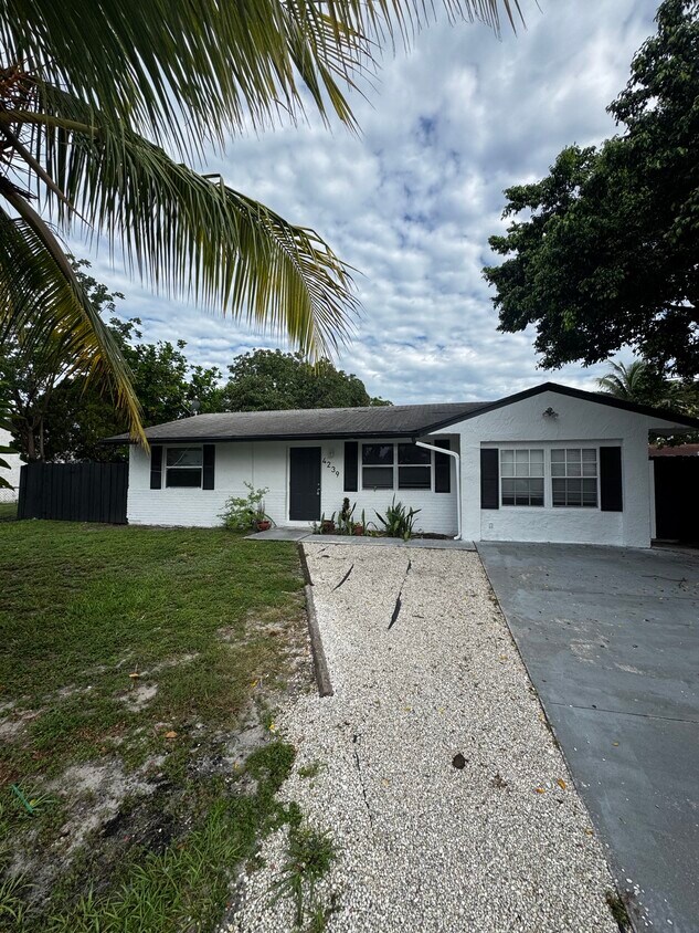 Foto principal - 4239 Empire Way