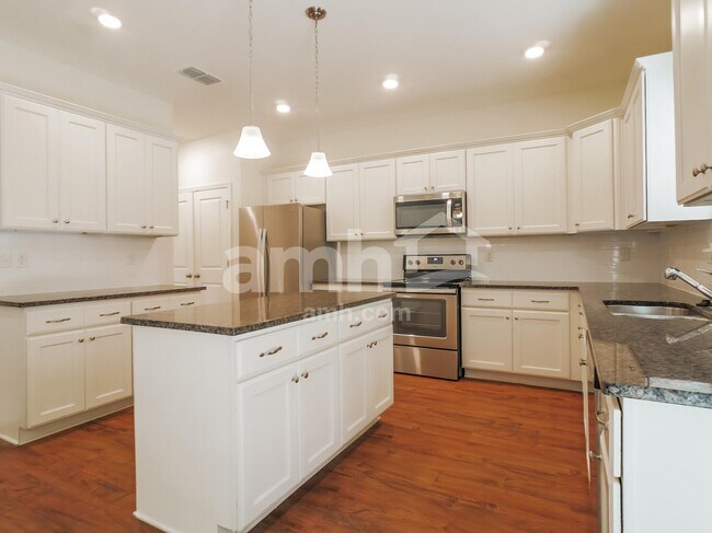 Foto del edificio - 5627 Long Marsh Dr