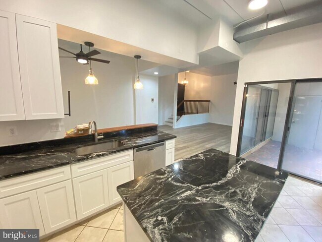 Foto del edificio - 124 Roberts Ln