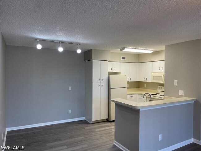 Foto del edificio - 13555 Eagle Ridge Dr