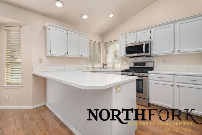 Foto del edificio - Welcome to a beautifully maintained home in one of Eagle’s most desirable neighborhoods