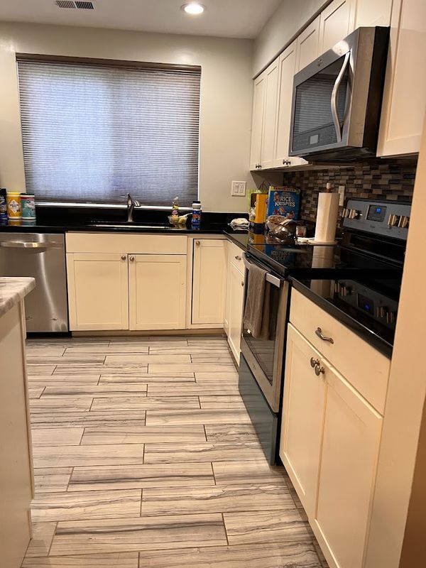 Foto del edificio - 7134 Ora Glen Ct