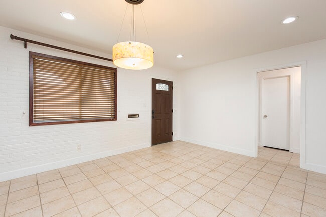 Foto del edificio - 608 W Jonquil Ave